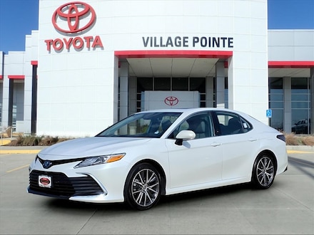 2022 Toyota Camry Hybrid XLE Sedan