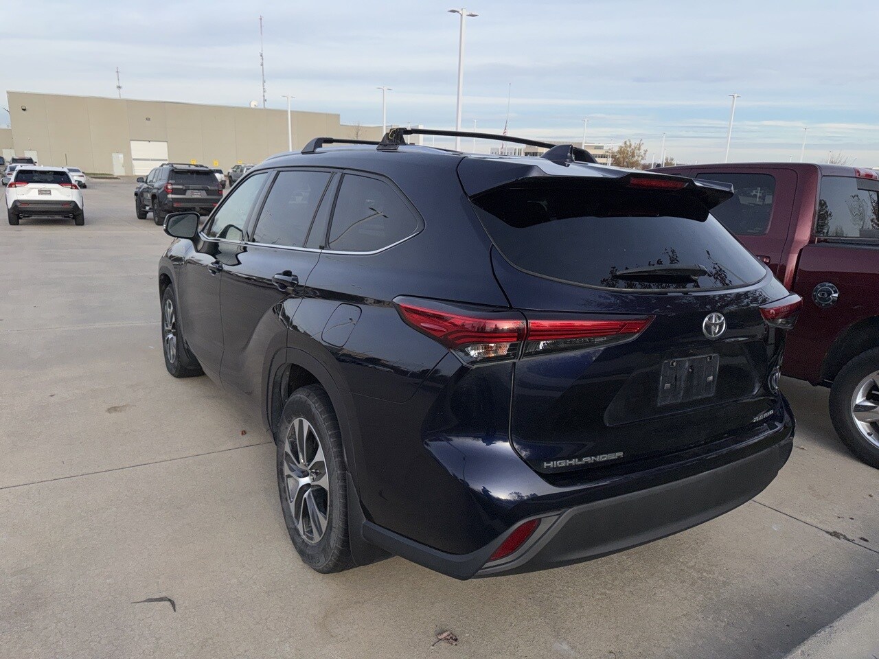 2020 Toyota Highlander XLE photo 3
