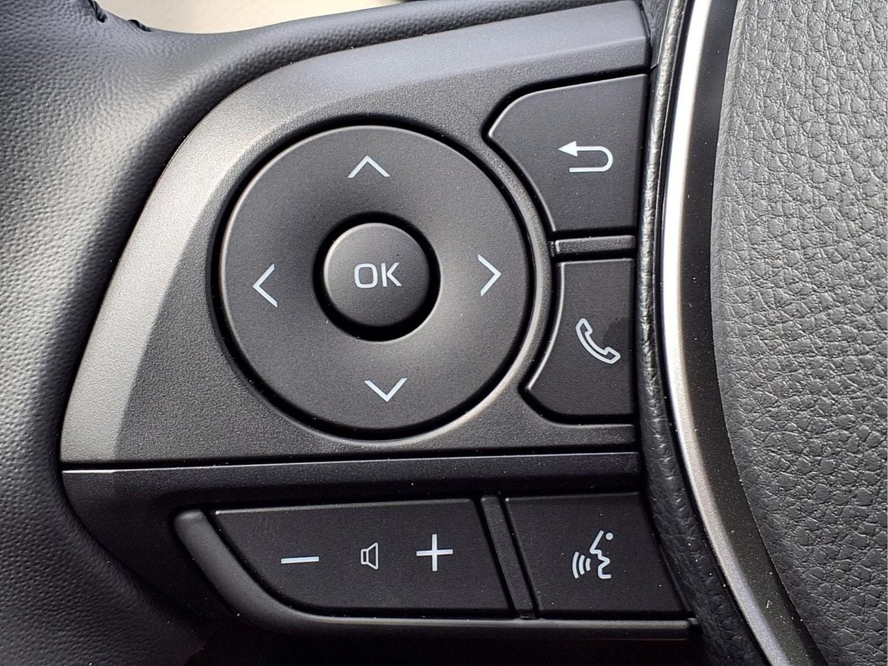 2026 Toyota Corolla XLE - Photo 22