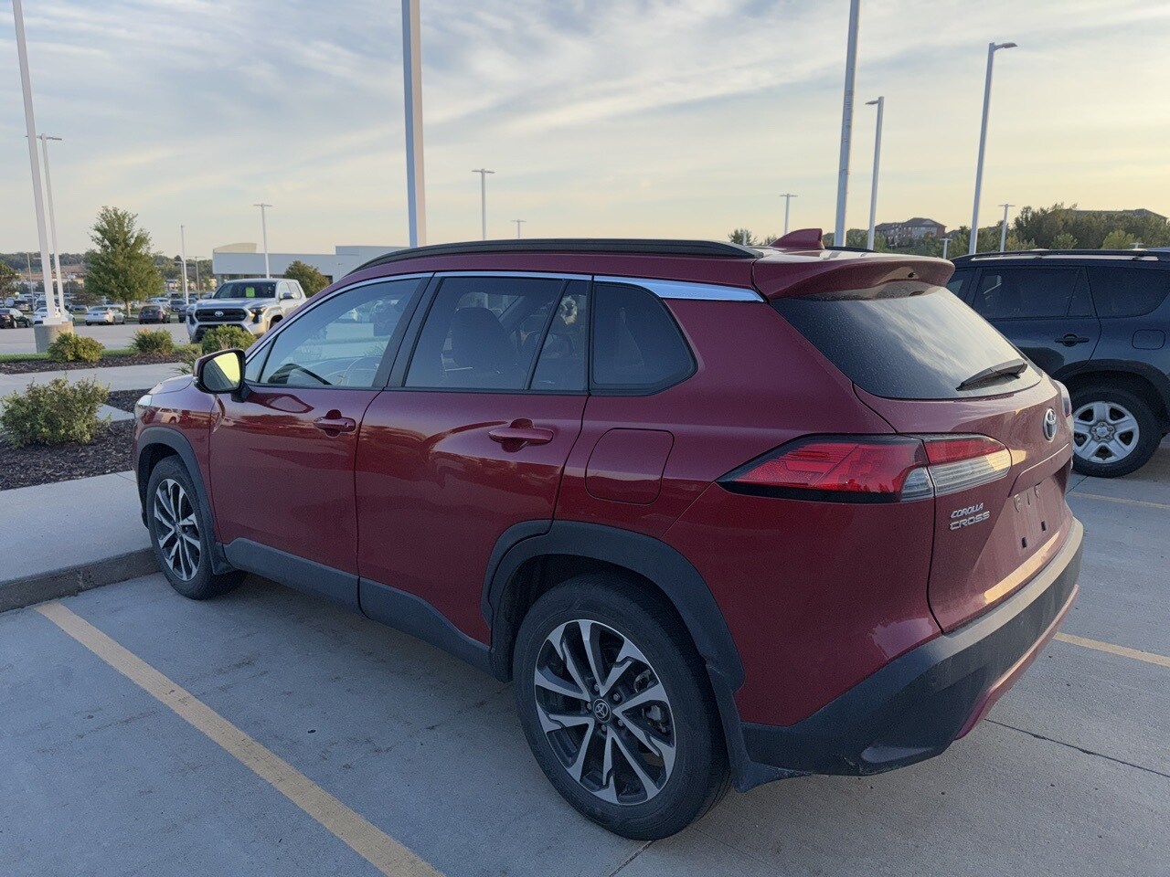 2022 Toyota Corolla Cross XLE photo 2