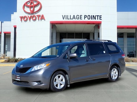 2013 Toyota Sienna LE Van