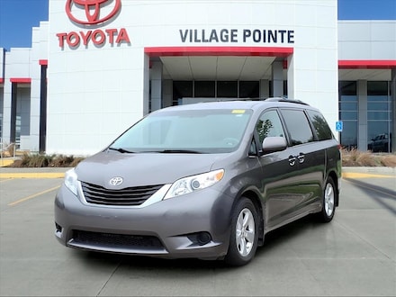 2013 Toyota Sienna LE Van