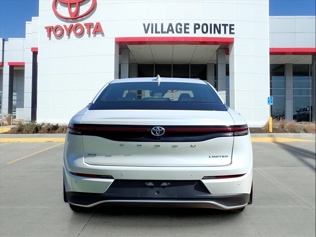 2023 Toyota Crown Limited photo 4