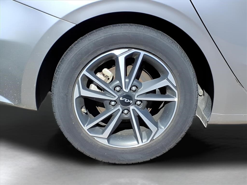 2023 Kia Forte LXS photo 3