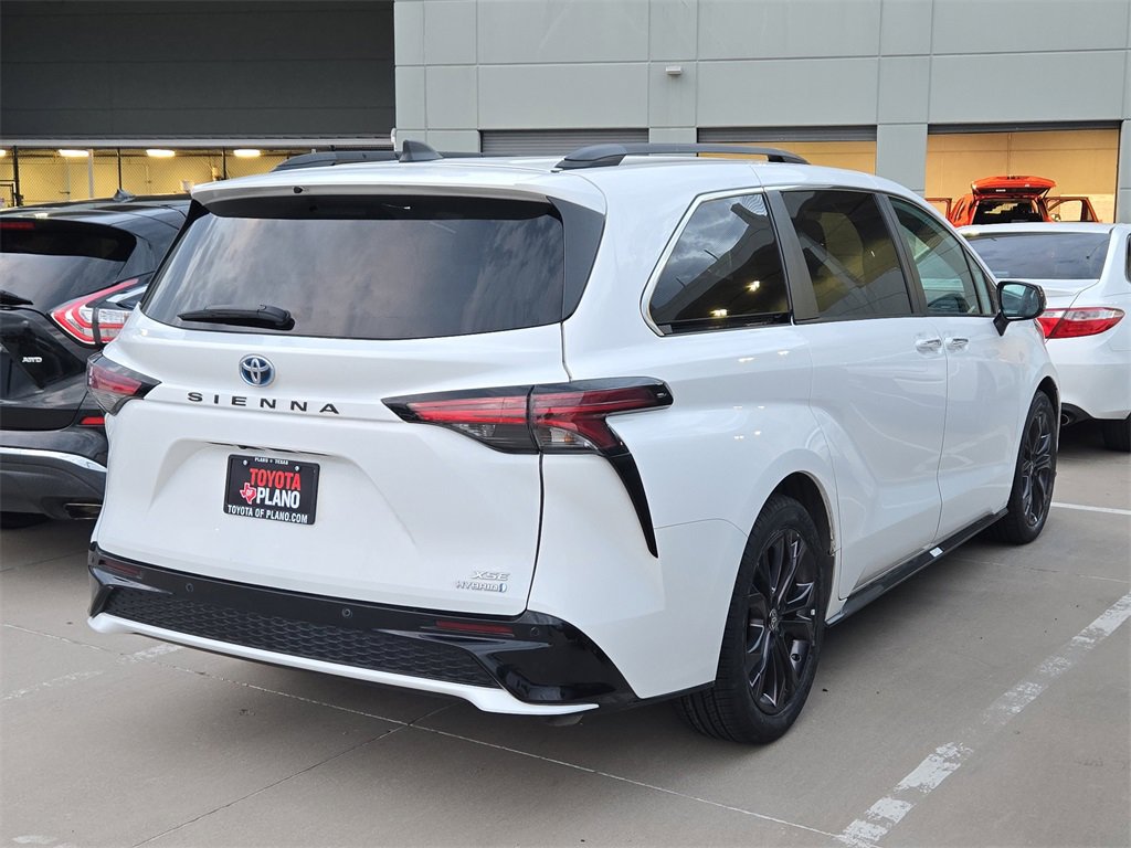 2023 Toyota Sienna XSE photo 3