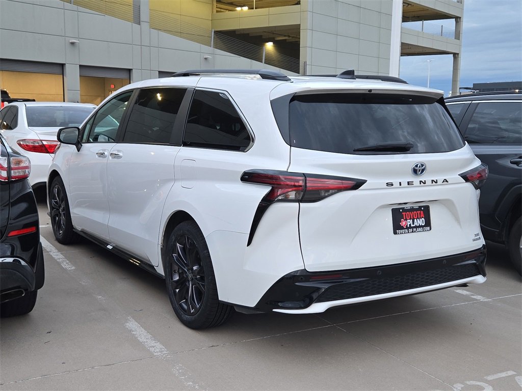 2023 Toyota Sienna XSE photo 2