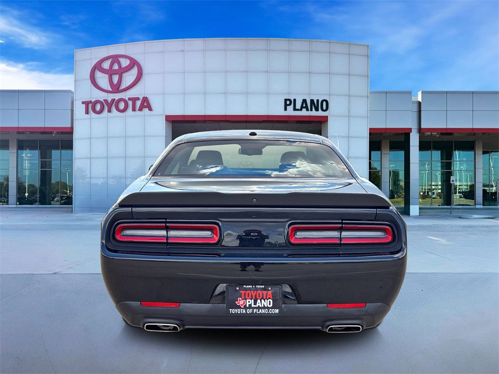 2023 Dodge Challenger SXT photo 3