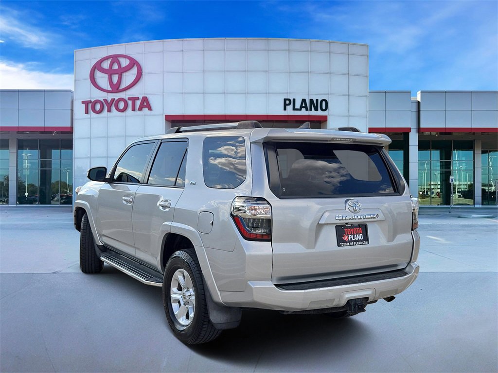 2020 Toyota 4Runner SR5 photo 2