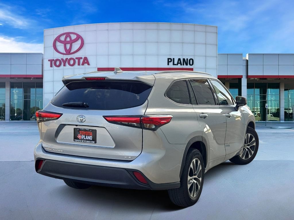 Used 2022 Toyota Highlander XLE Sport Utility