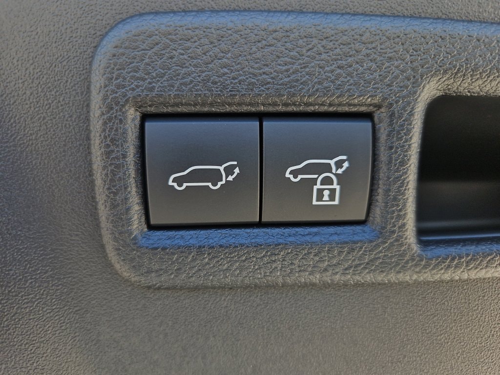 2026 Toyota C-HR SE - Photo 15
