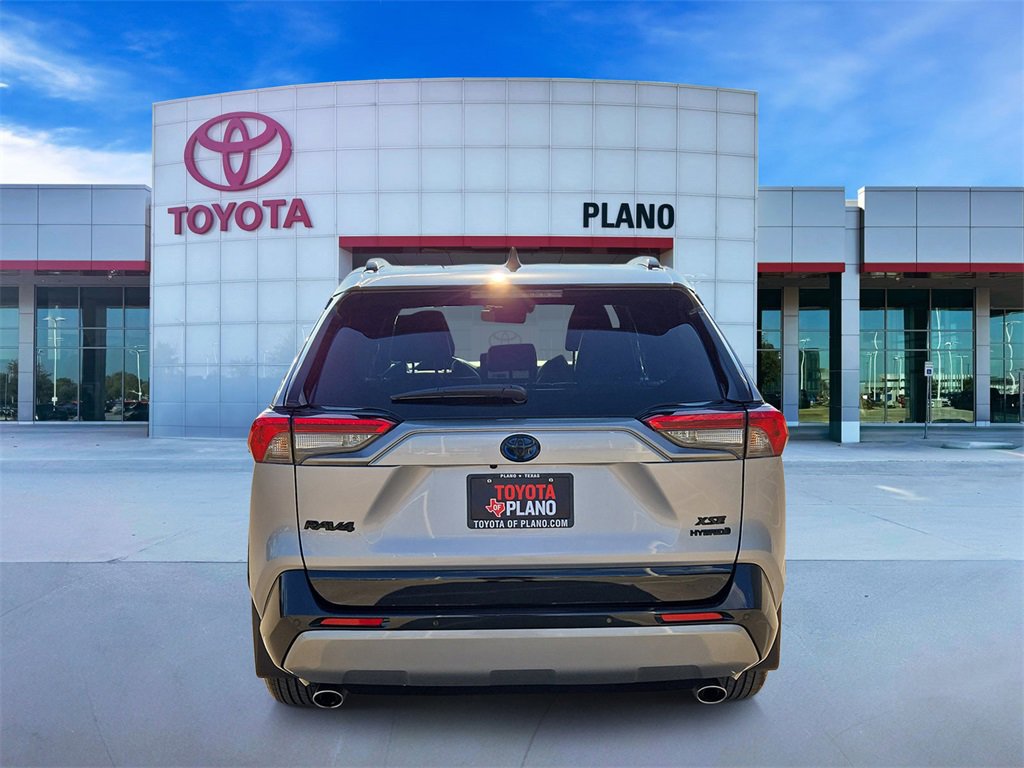 2024 Toyota RAV4 XSE photo 2