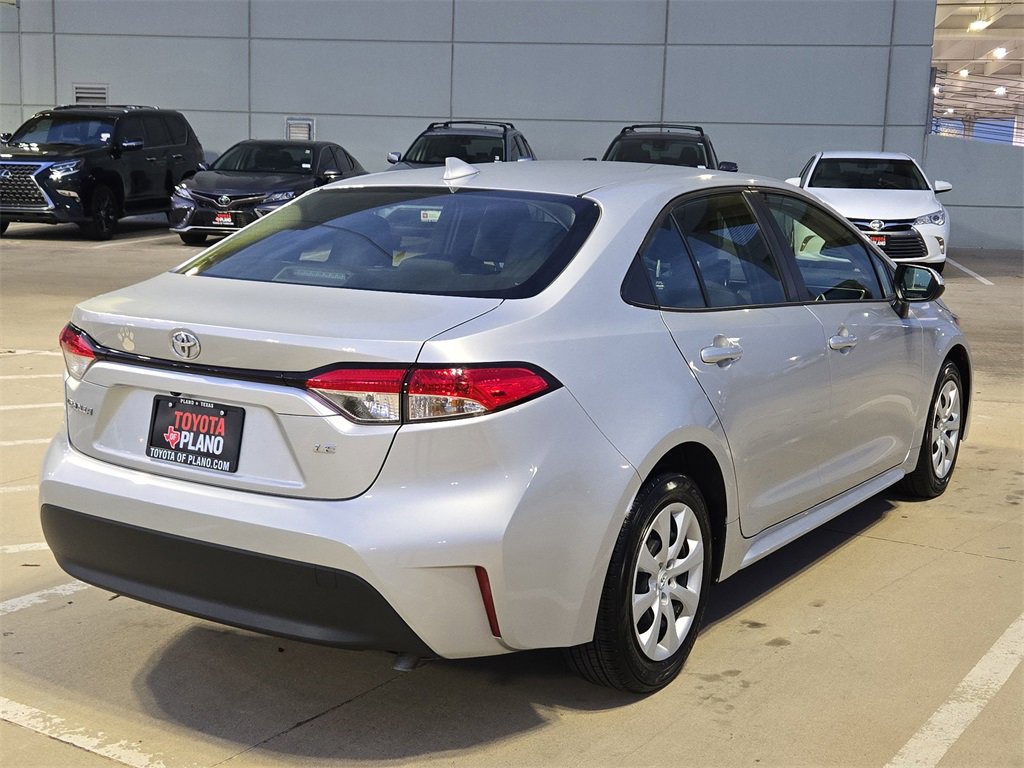 2023 Toyota Corolla LE photo 3