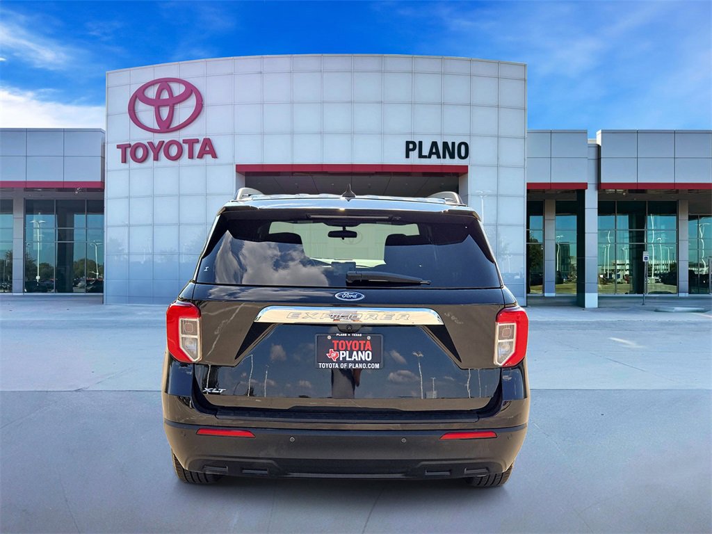 2022 Ford Explorer XLT Sport photo 3