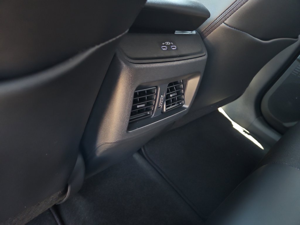 2026 Toyota C-HR SE - Photo 18