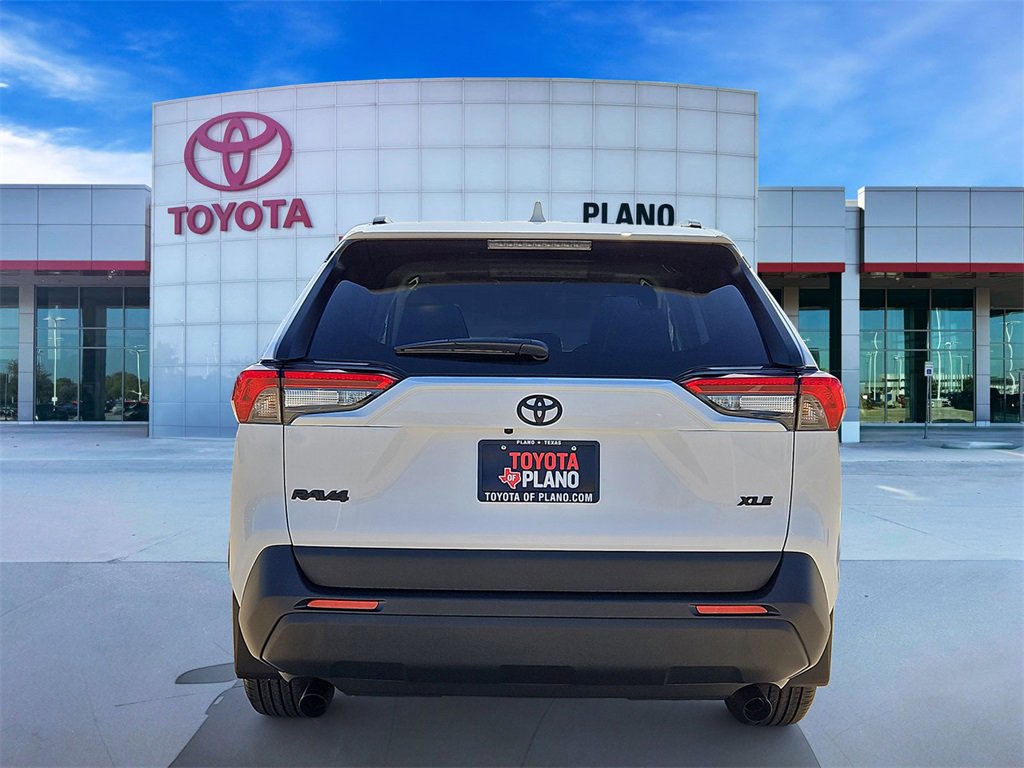 2025 Toyota RAV4 XLE photo 3