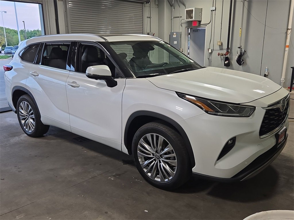 2023 Toyota Highlander Hybrid Platinum photo 4