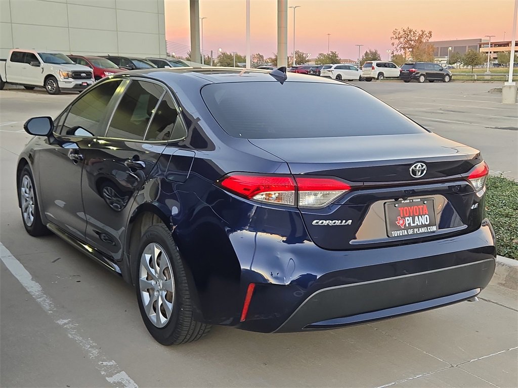 2021 Toyota Corolla LE photo 2