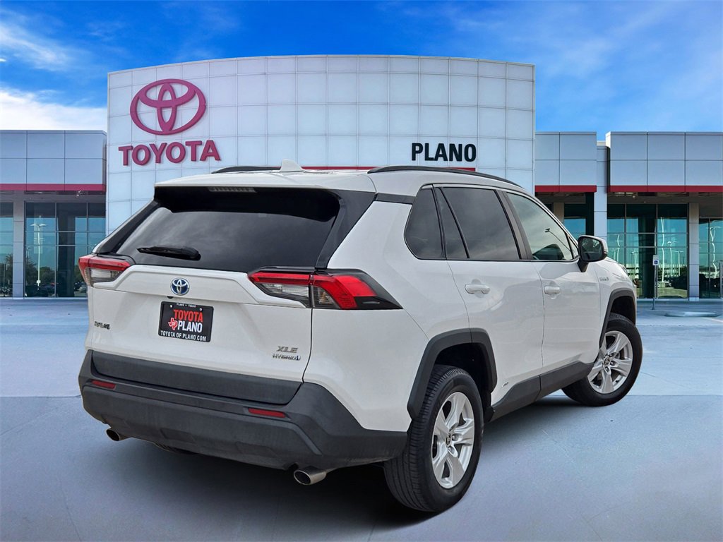 2021 Toyota RAV4 Hybrid XLE photo 2