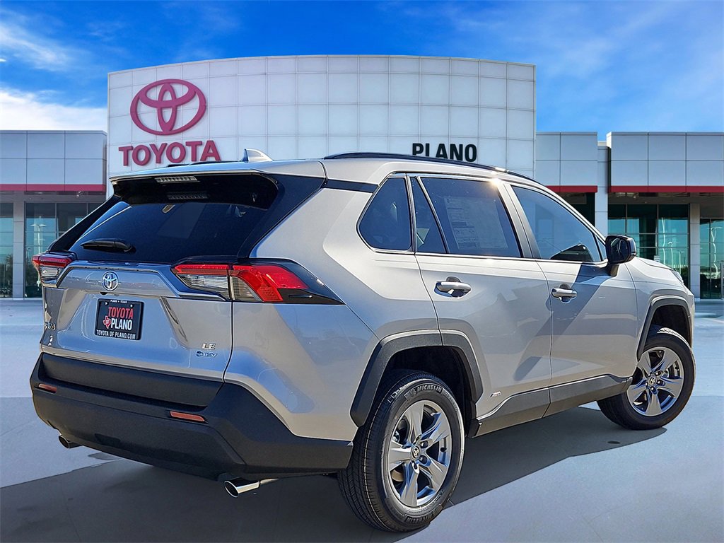 2025 Toyota RAV4 Hybrid LE photo 4