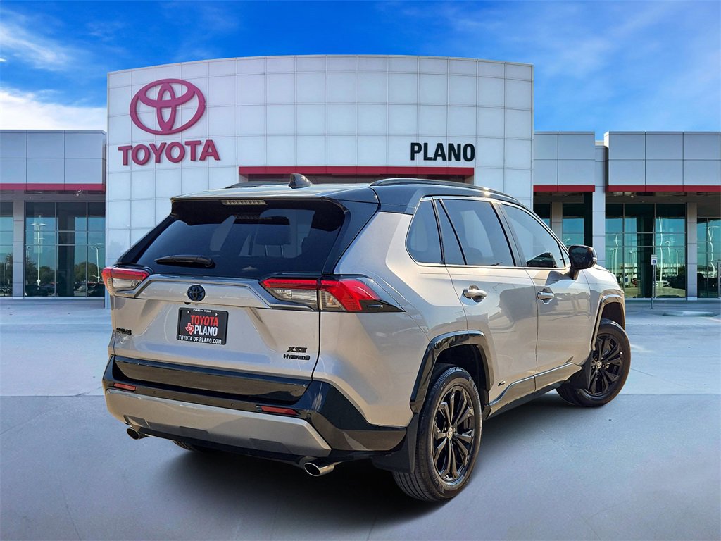 2024 Toyota RAV4 XSE photo 3