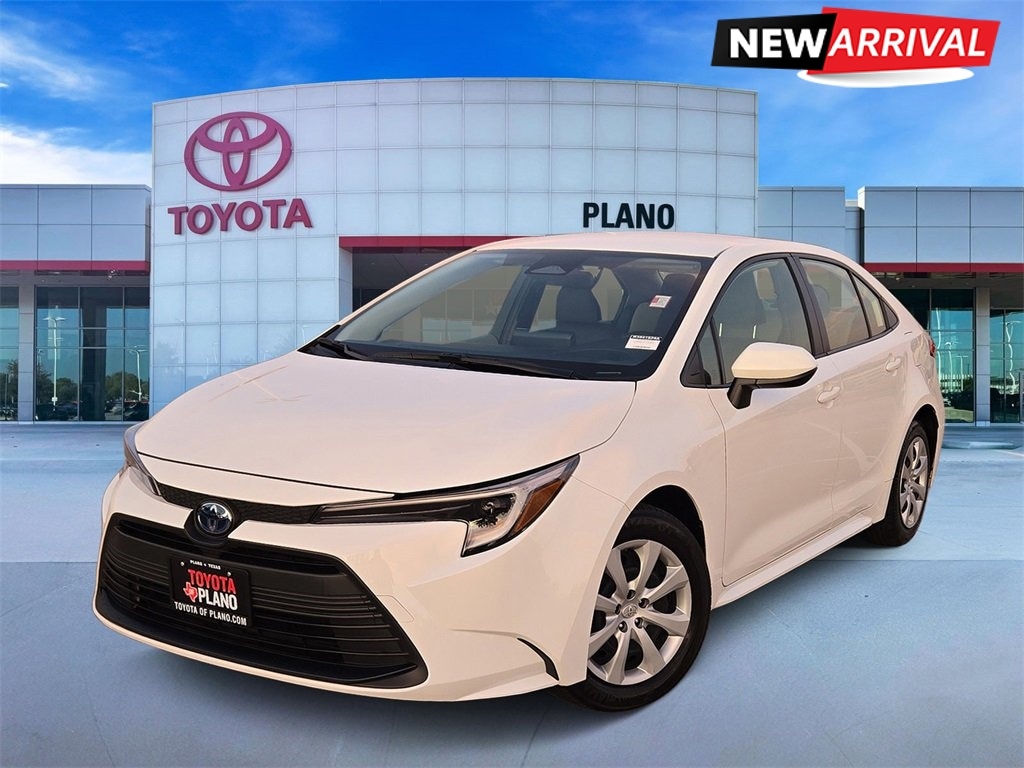 2024 Toyota Corolla LE's photo