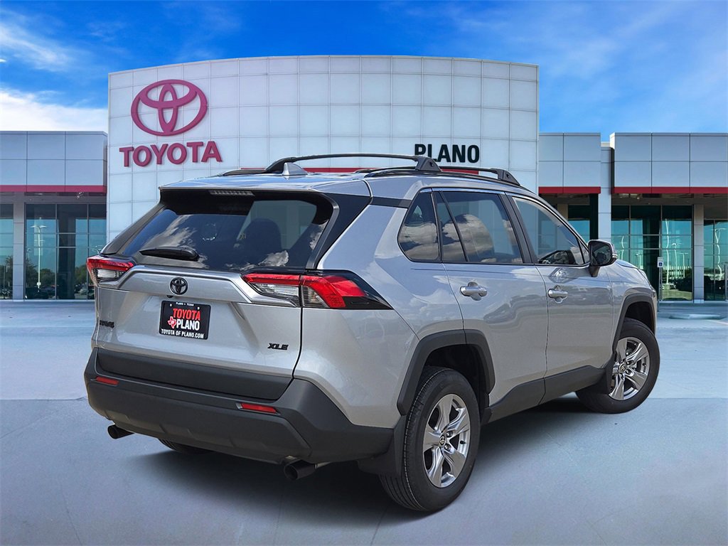 2025 Toyota RAV4 XLE photo 2