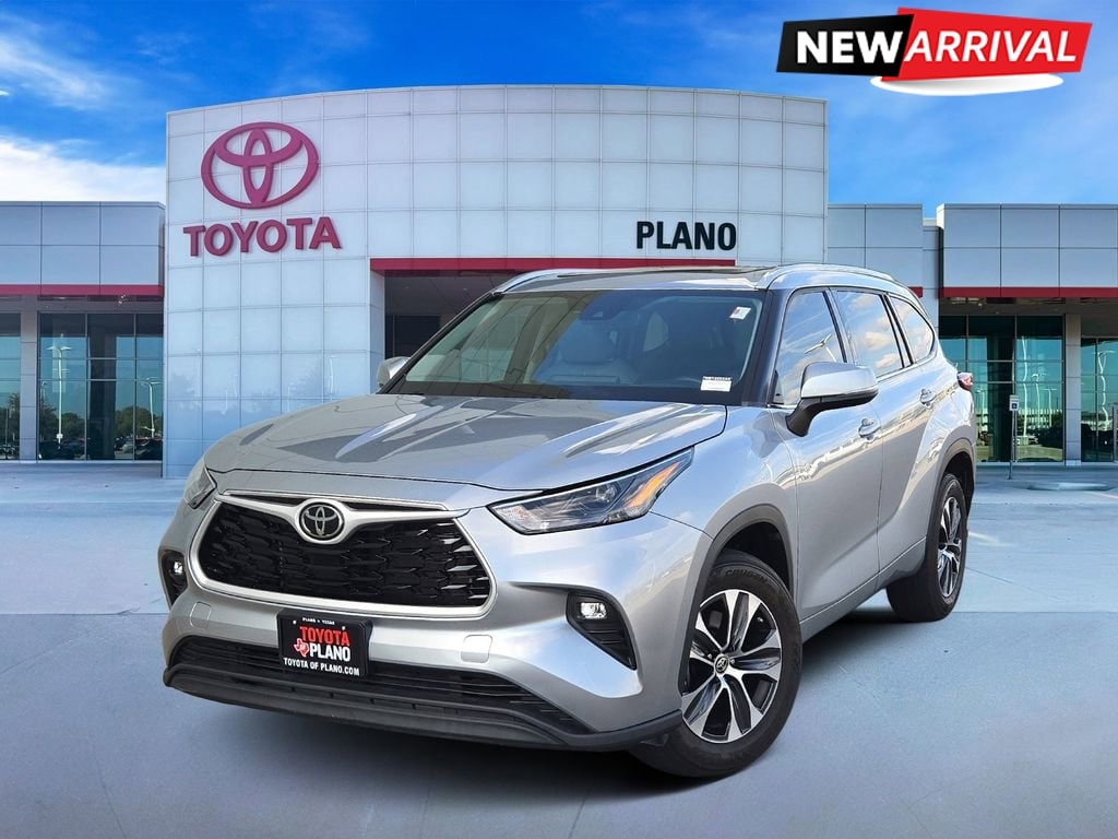Used 2022 Toyota Highlander XLE Sport Utility