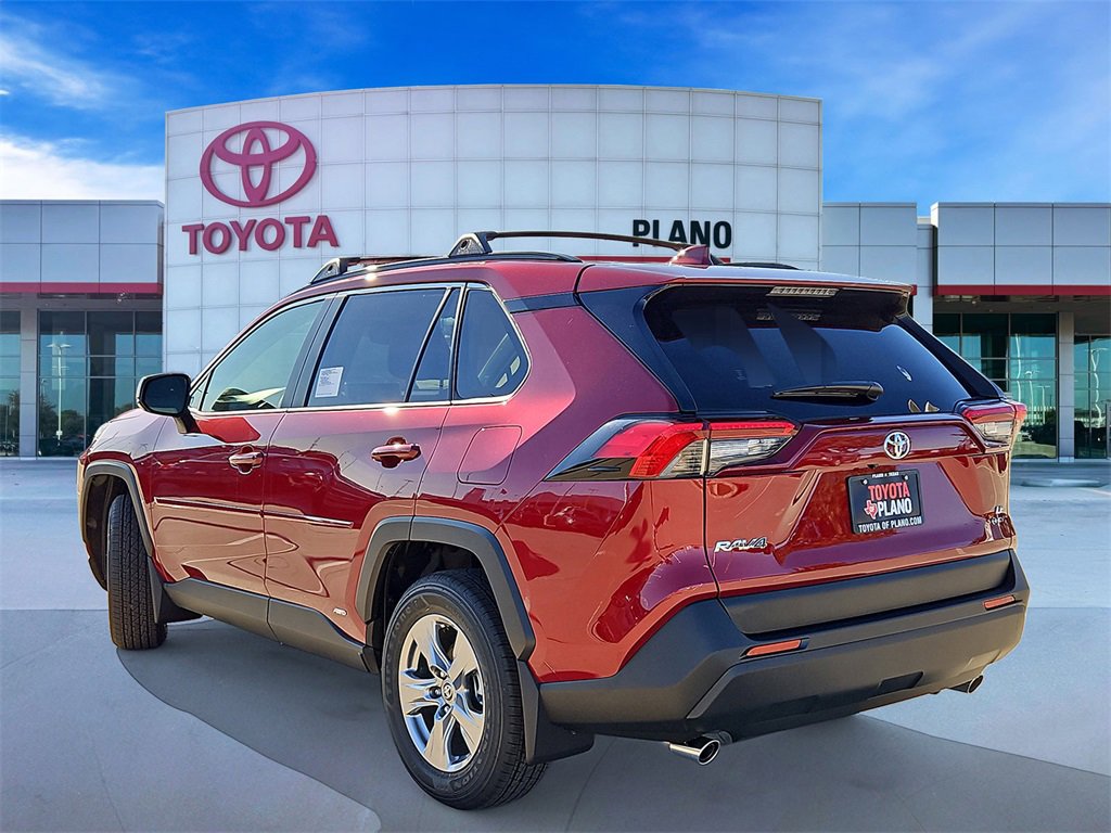 2025 Toyota RAV4 Hybrid LE photo 2