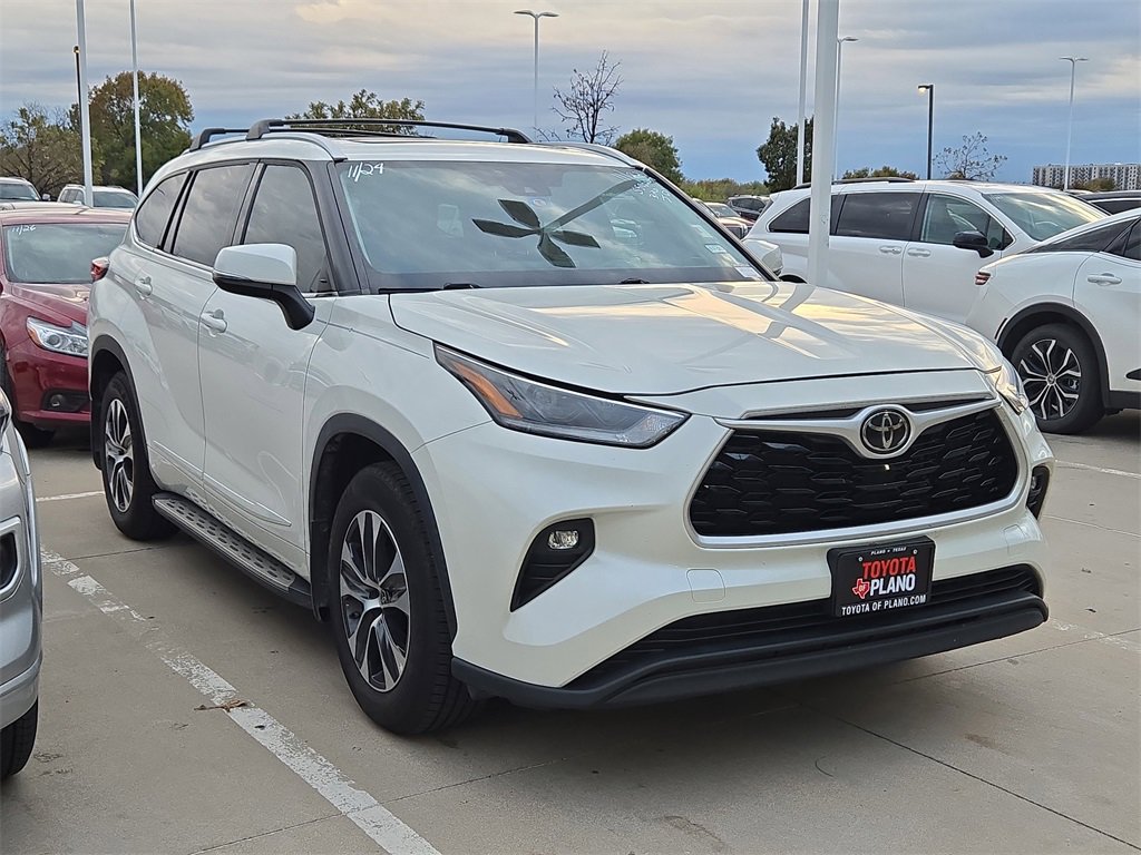 2021 Toyota Highlander XLE photo 4