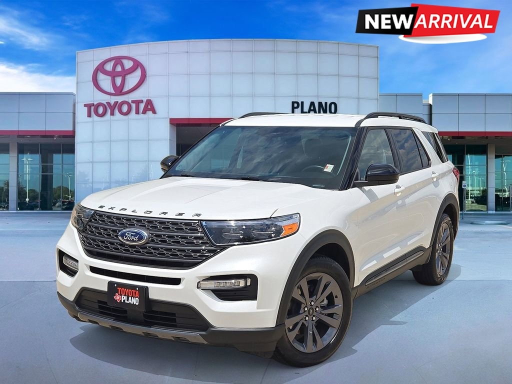 2023 Ford Explorer XLT RWD's photo