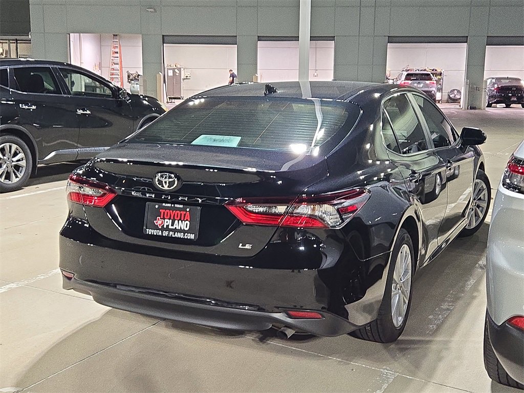 2022 Toyota Camry LE photo 3