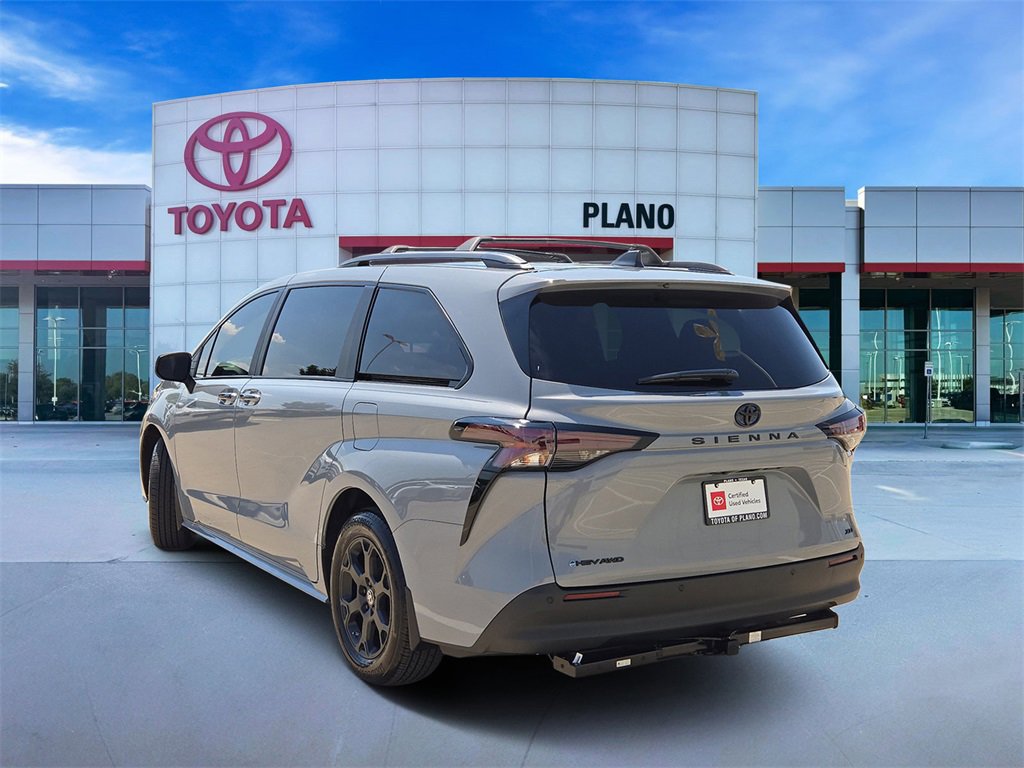 2025 Toyota Sienna Woodland Edition photo 2