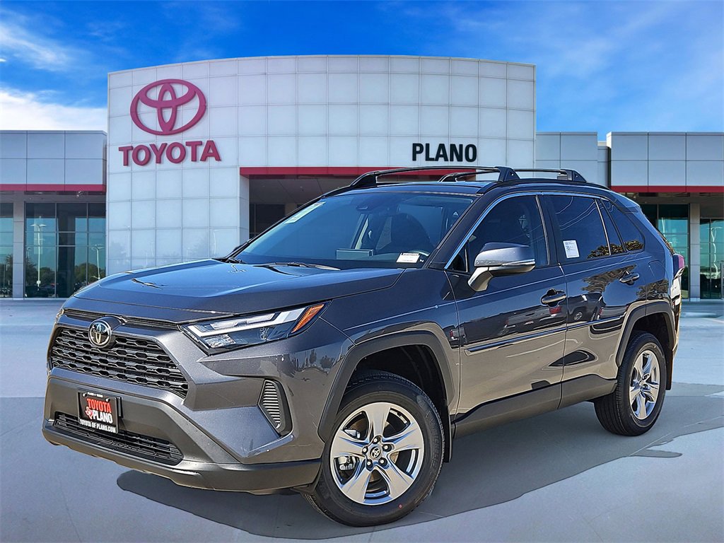 2025 Toyota RAV4 XLE's photo