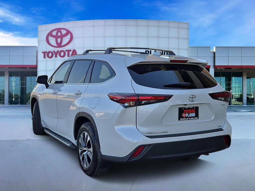 Used 2025 Toyota Highlander Hybrid XLE Sport Utility