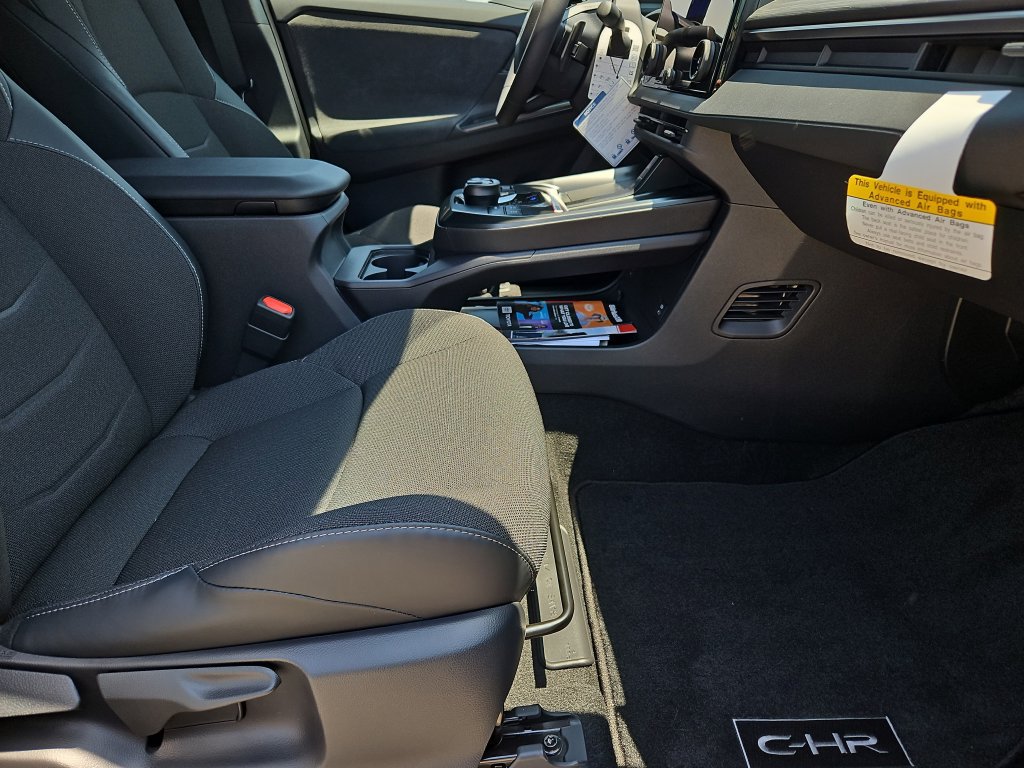 2026 Toyota C-HR SE - Photo 12
