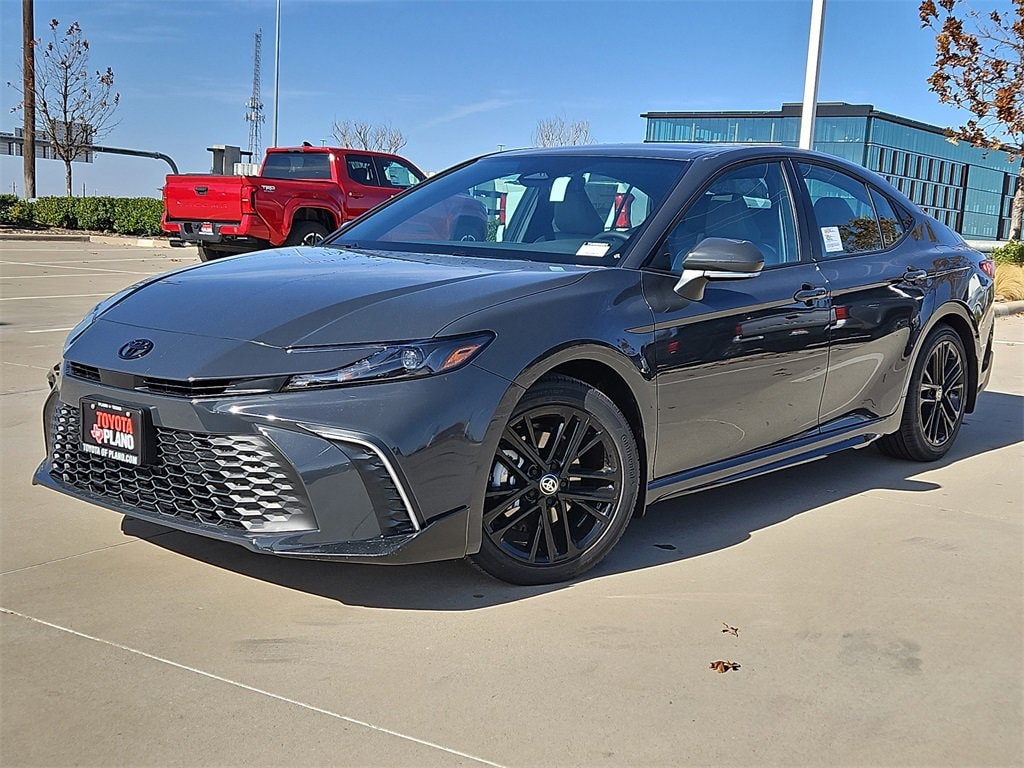 2026 Toyota Camry SE's photo