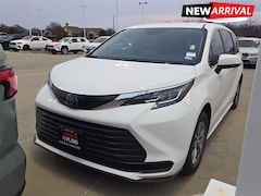 Used 2022 Toyota Sienna LE Passenger Van near McKinney, TX