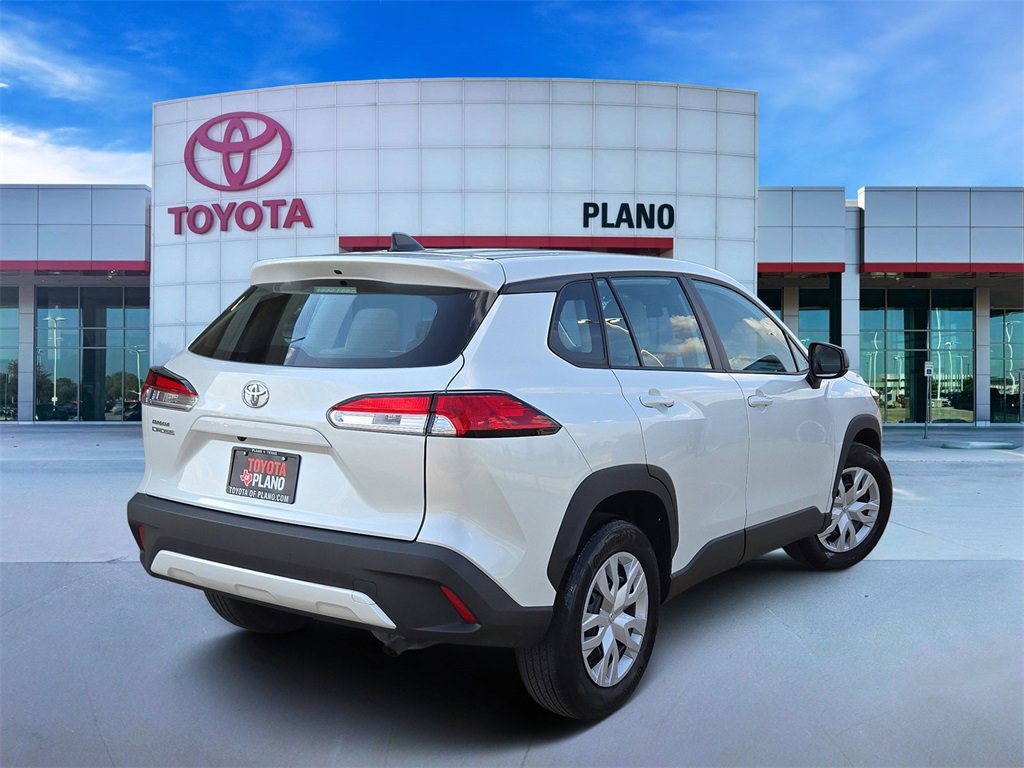 2022 Toyota Corolla Cross L photo 2