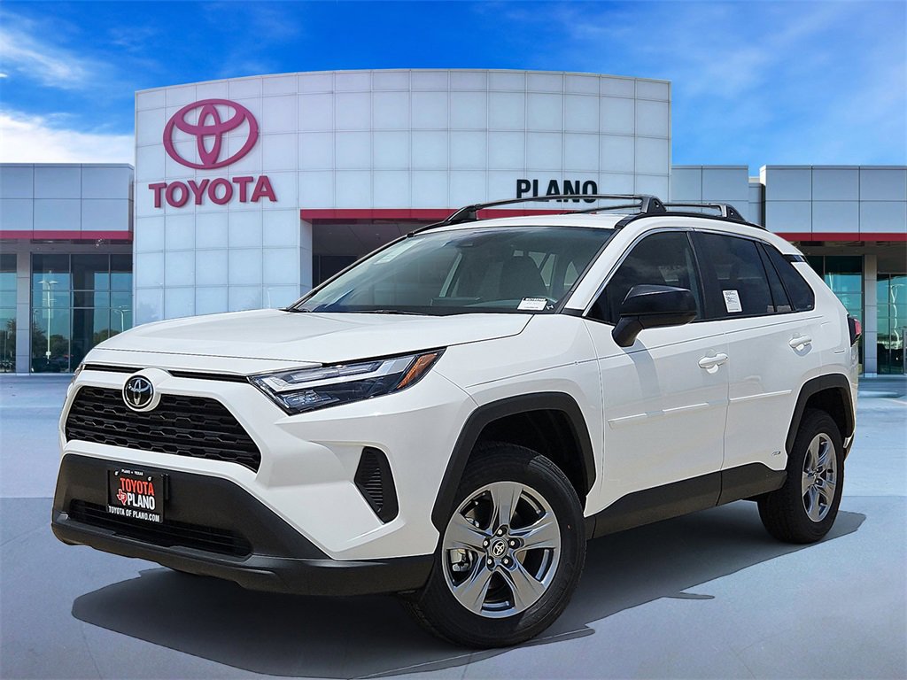 2025 Toyota RAV4 LE's photo