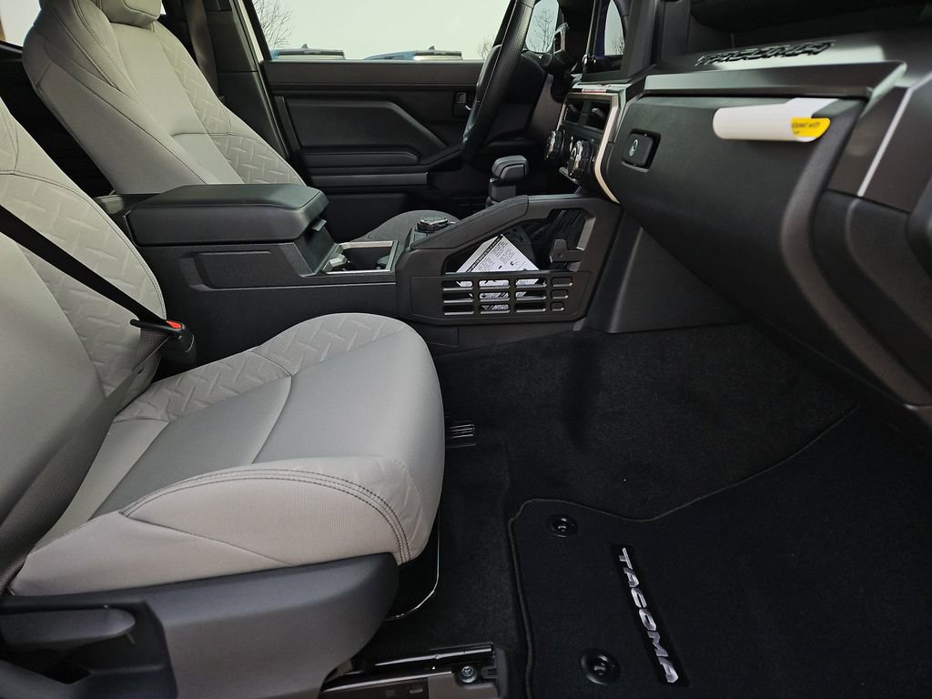 2026 Toyota Tacoma SR5 - Photo 9