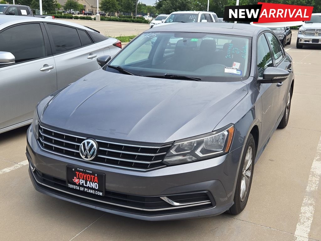 2018 Volkswagen Passat 2.0T S Auto's photo