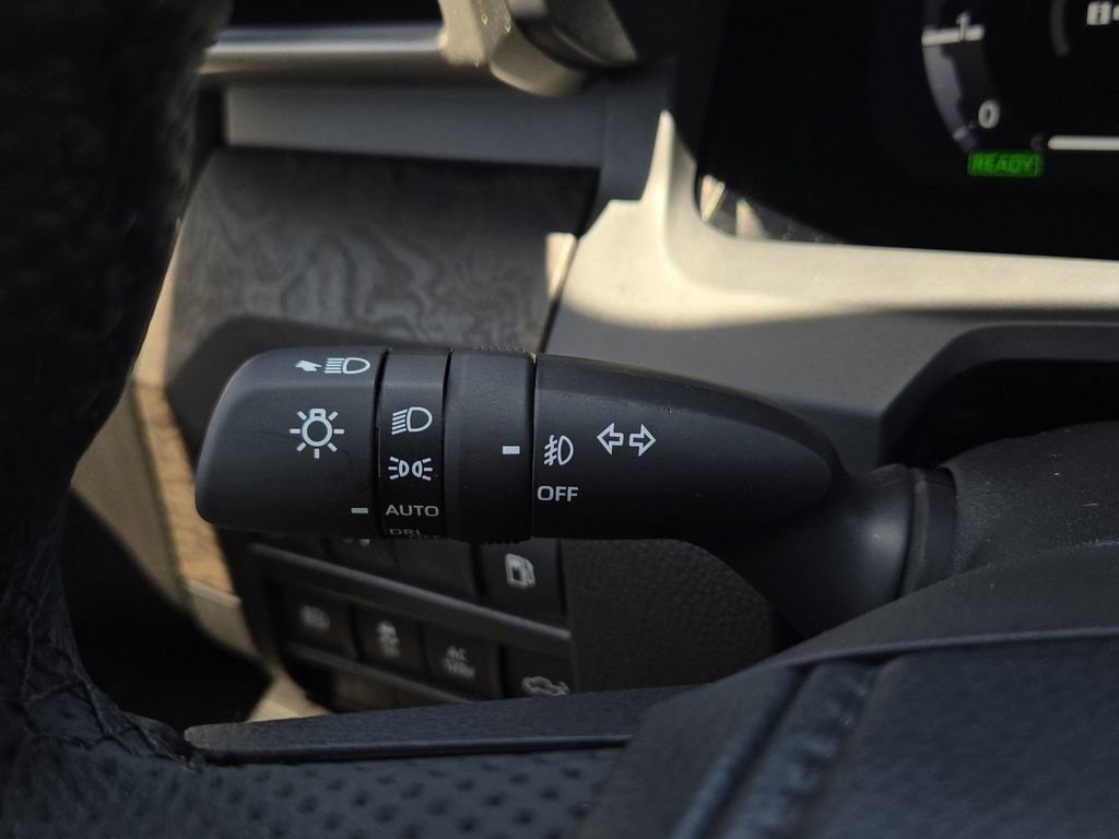 2025 Toyota Tacoma Limited - Photo 31