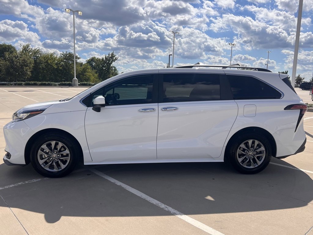 Certified 2022 Toyota Sienna LE with VIN 5TDKRKEC7NS106737 for sale in Plano, TX