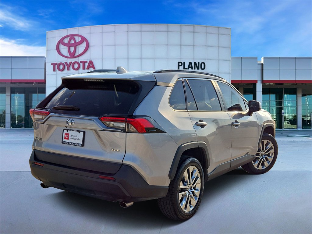 2021 Toyota RAV4 XLE Premium photo 2