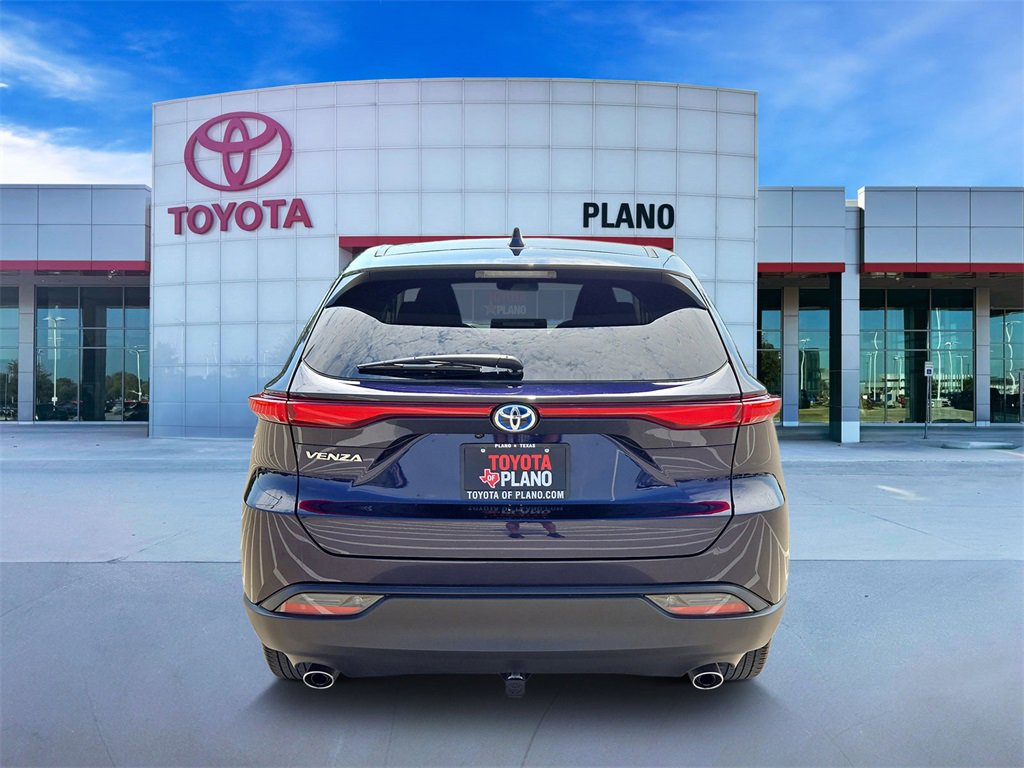 2023 Toyota Venza LE photo 3