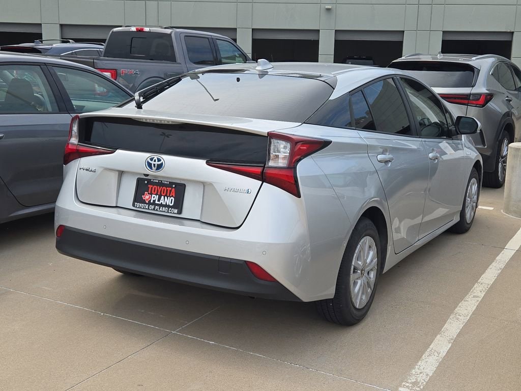 Used 2022 Toyota Prius L Hatchback