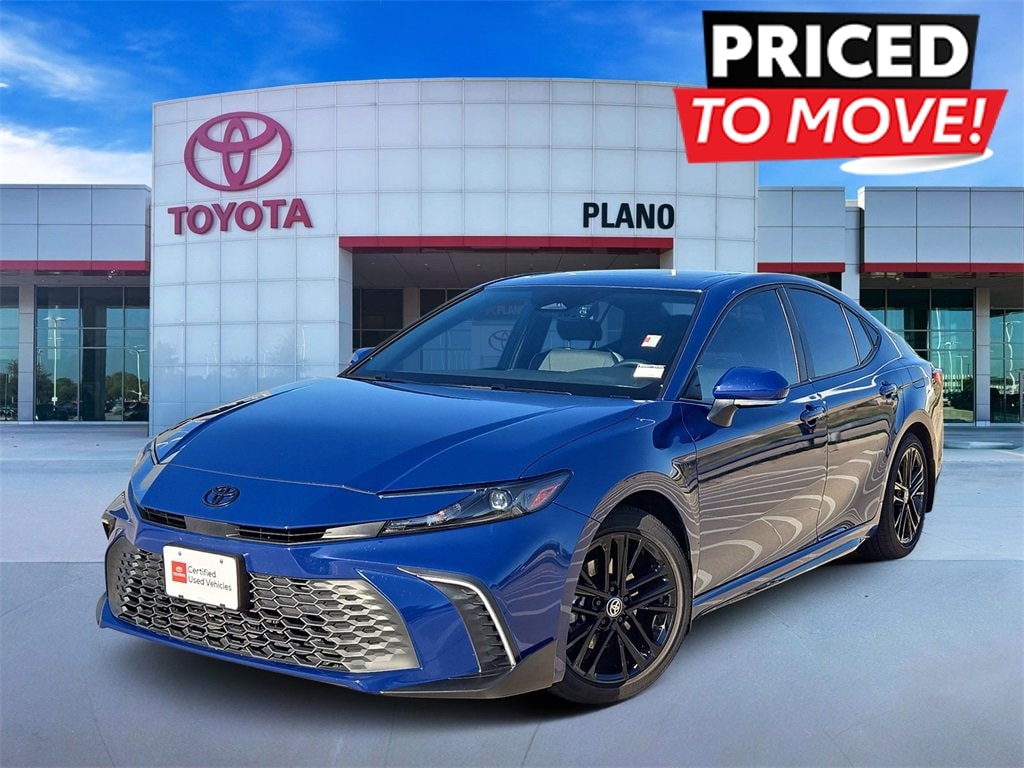 2025 Toyota Camry SE's photo