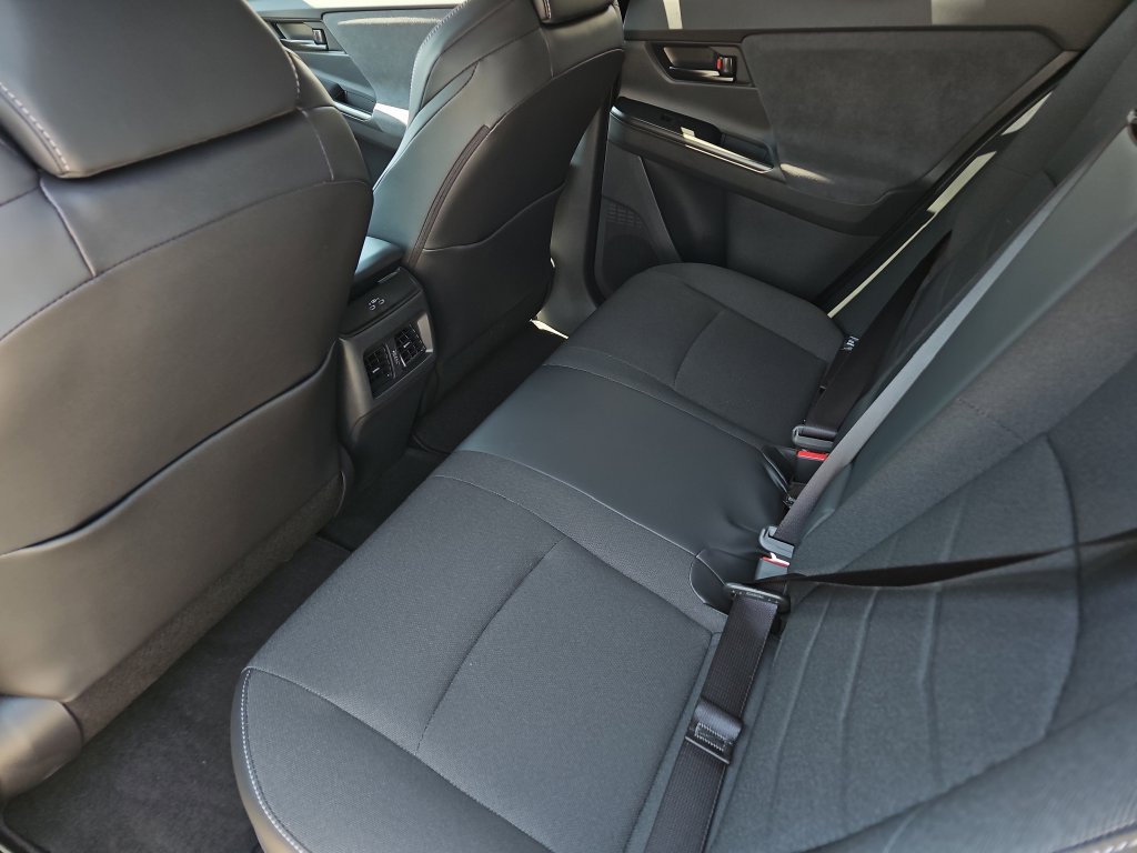 2026 Toyota C-HR SE - Photo 16