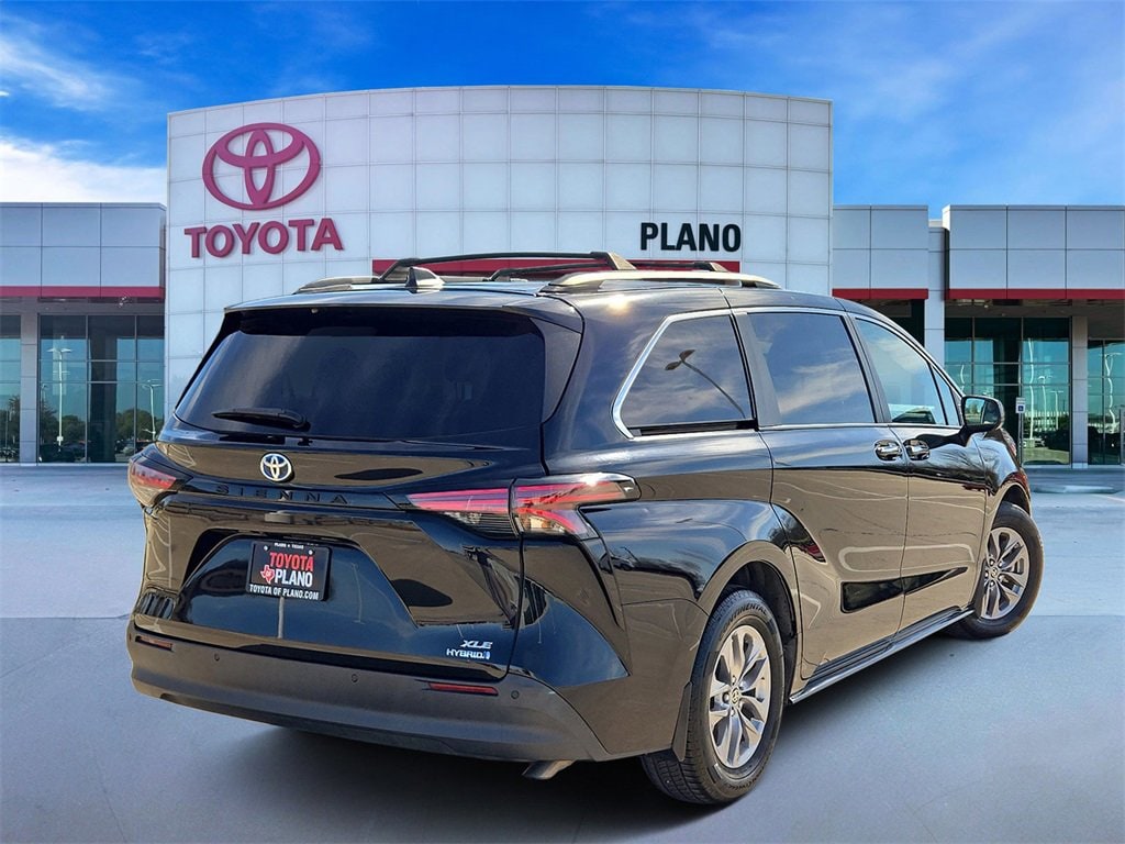 Used 2022 Toyota Sienna XLE Passenger Van