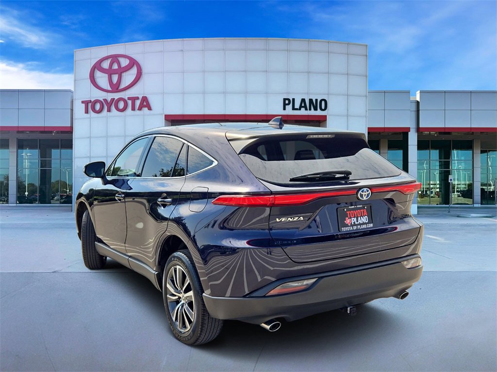 2023 Toyota Venza LE photo 2